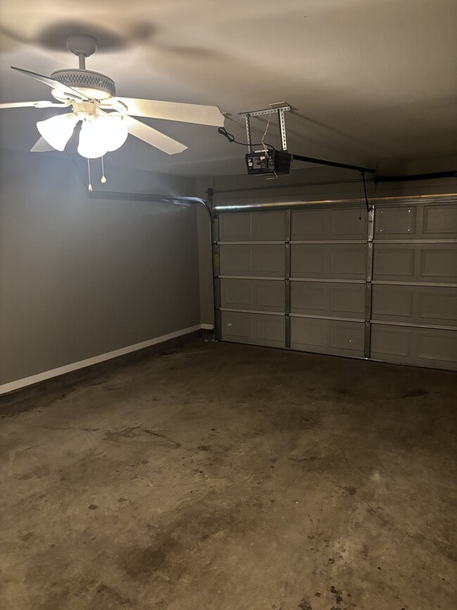 Building Photo - 7412 Brentlawn Dr