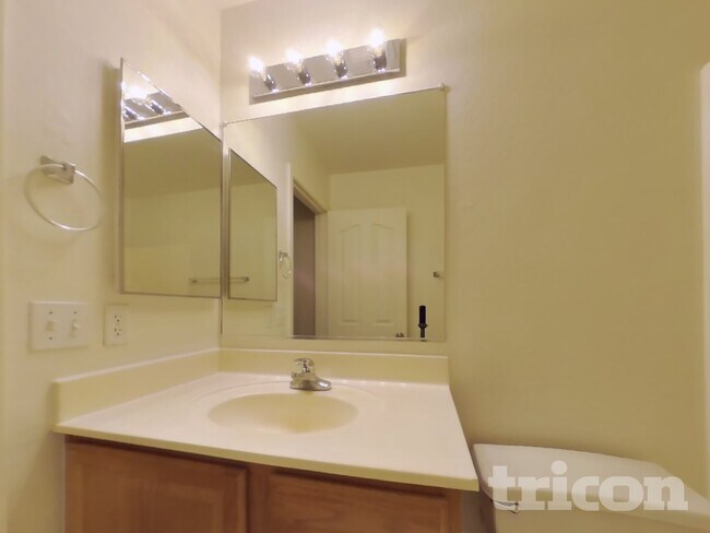 Building Photo - 11522 W Charter Oak Rd