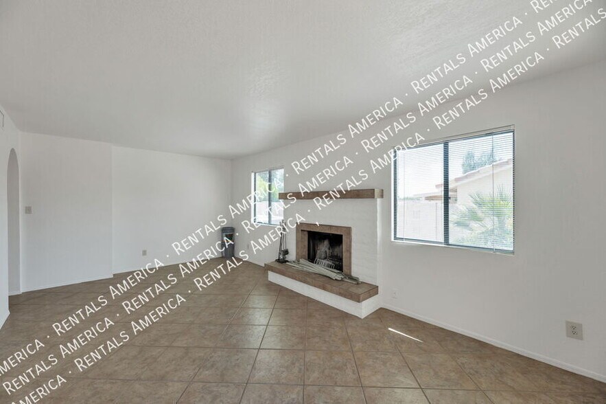 Building Photo - 13831 N Kendall Dr
