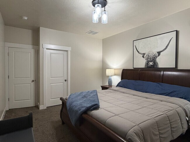 Building Photo - 927 Domain Ln