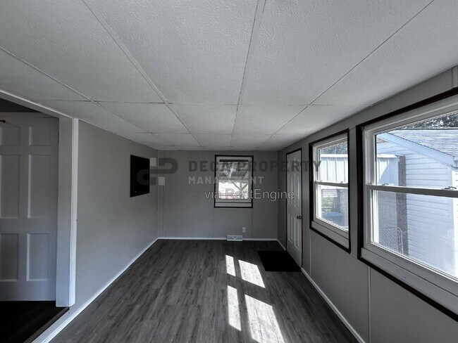 Building Photo - 6108 Eaton Dr
