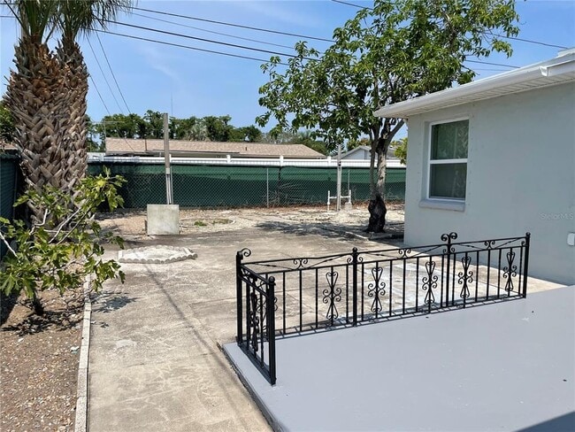 Building Photo - 1327 Honor Dr