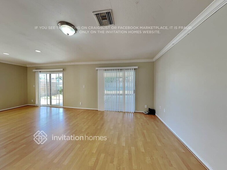 Building Photo - 7943 Lasaine Ave