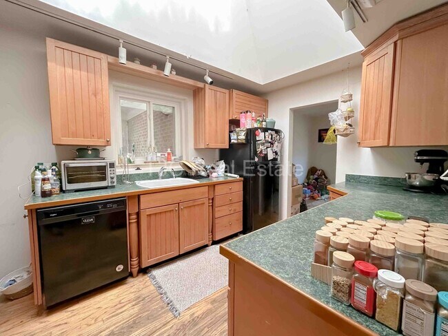 Building Photo - 1939 Olive St