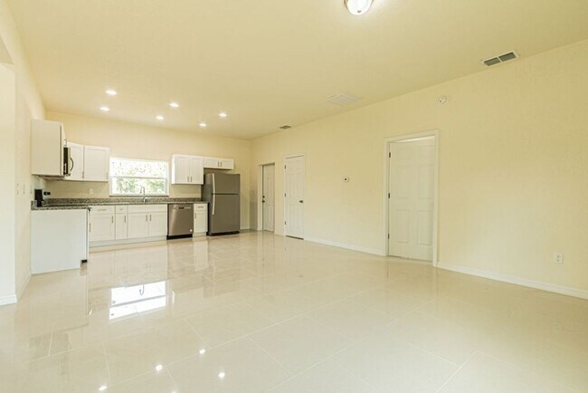 Building Photo - 3BR/2BA Home with 1-Car Garage in Prime SW Lehigh Acres – Brand New Construction