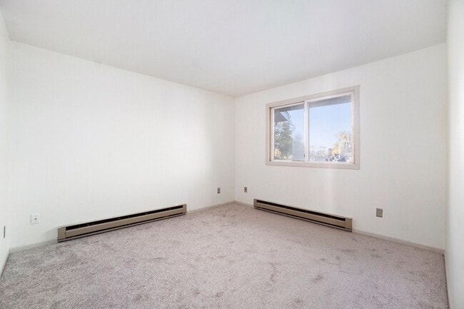 Building Photo - Spacious 2BR/1BA Condo in Central Fort Collins – Available Now!