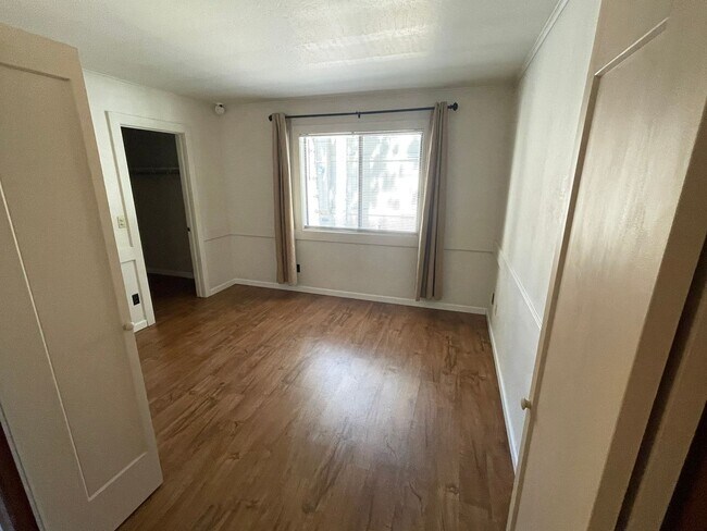 Building Photo - 872 Tanager St