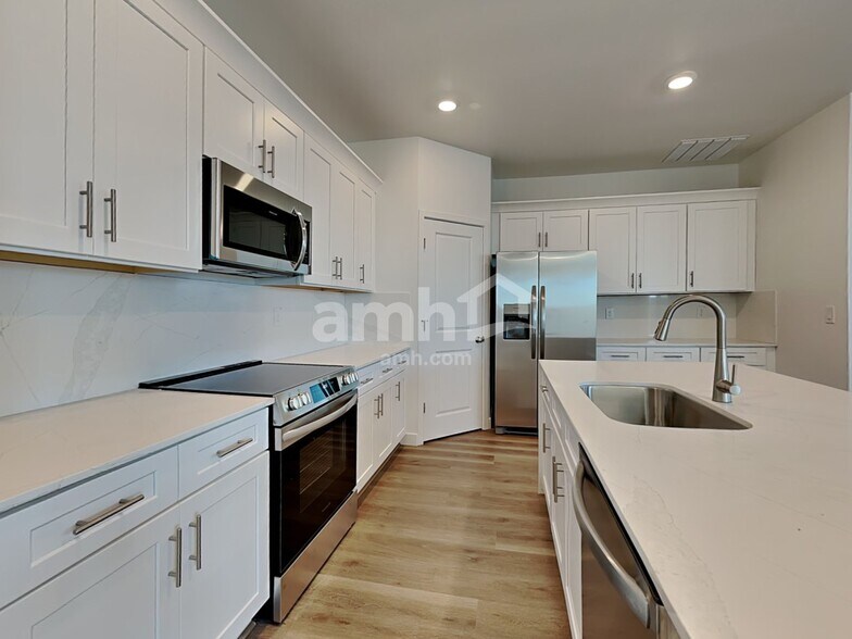 Building Photo - 20177 W Thomas Rd