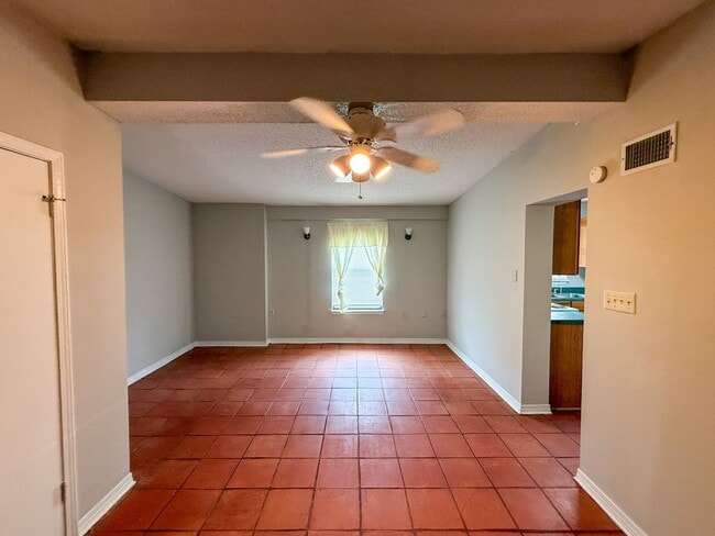 Building Photo - 3 bedroom 1.5 bath home with bonus room av...