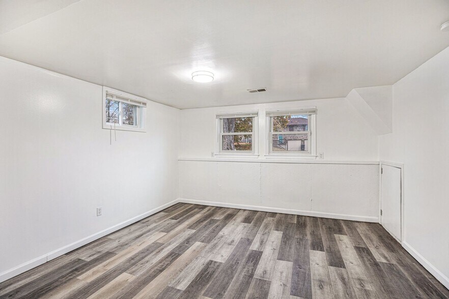 Building Photo - 1208 S Mayview Ave