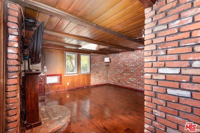 Building Photo - 14842 Morrison St