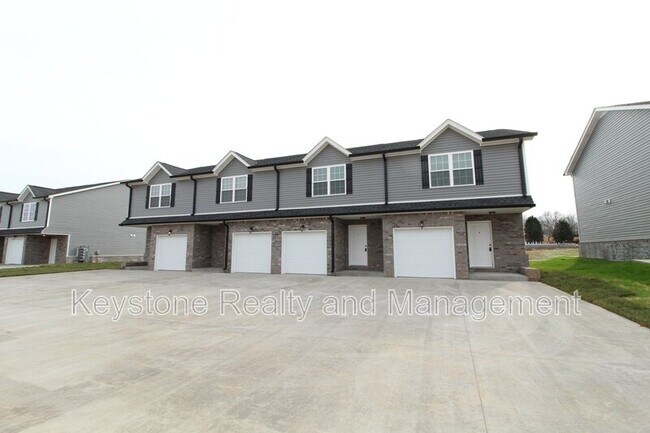 Building Photo - 1725 Manning Dr