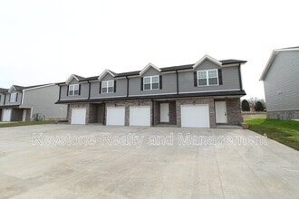 Building Photo - 1725 Manning Dr