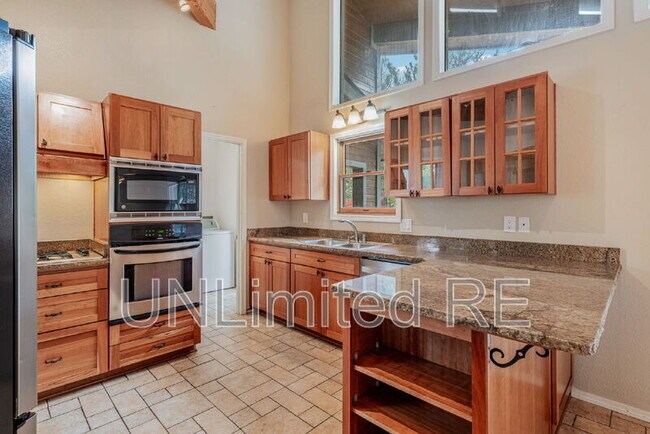 Building Photo - 4154 E Broken Rock Loop