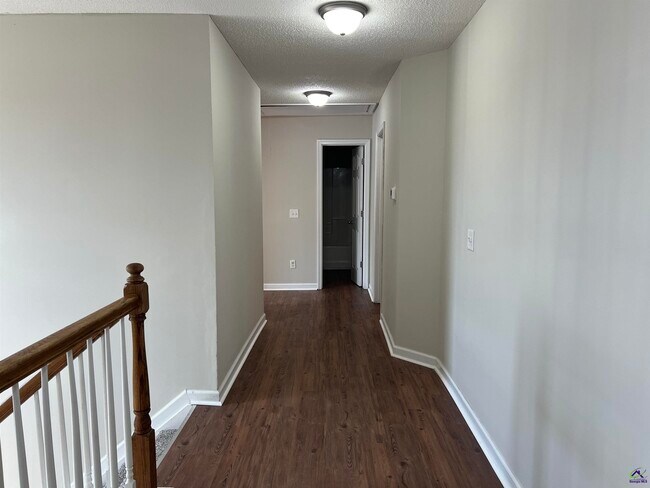 Building Photo - 401 Timberwind Dr