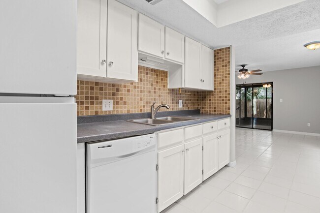 Building Photo - 3506 Parkwood Ave