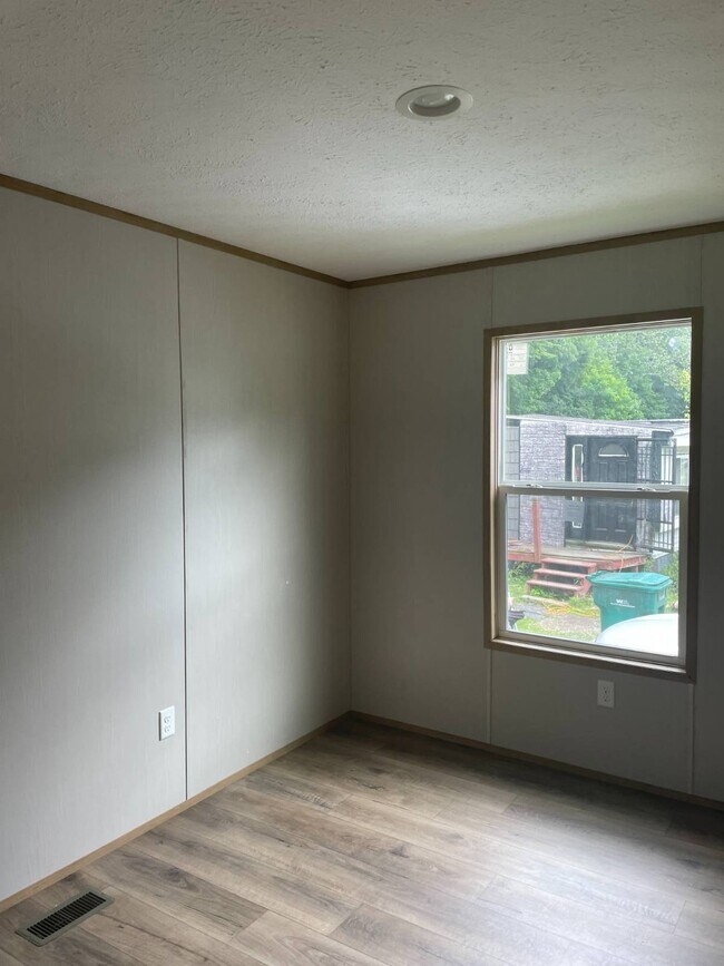 Building Photo - 23 Mindi Ct