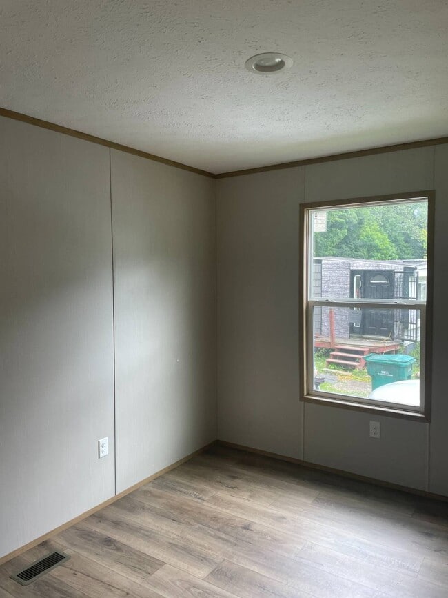 Building Photo - 51 Mindi Ct