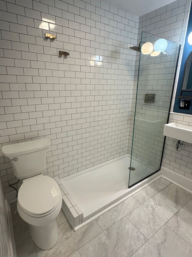 Building Photo - Charming 2-Bedroom, 1-Bathroom Home with Fenced Backyard & Detached Garage!