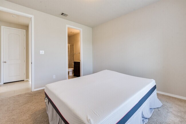 Building Photo - 1330 Watercrest Park Ln