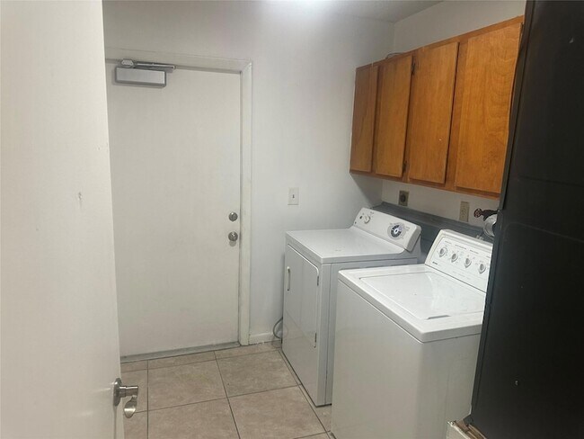 Building Photo - 8507 Sunset Dr