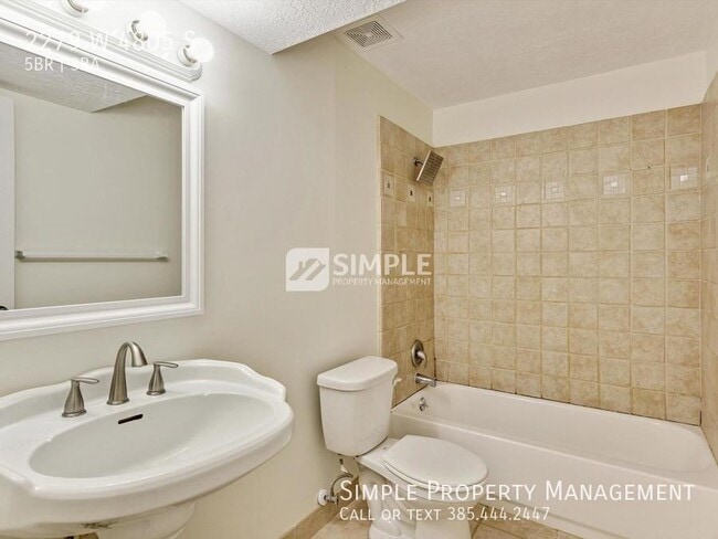 Building Photo - Newly remodeled home in Taylorsville!