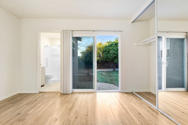 Building Photo - 5107 Enfield Ave