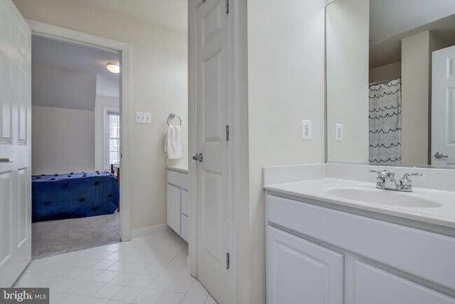 Building Photo - 610 Eden Pl