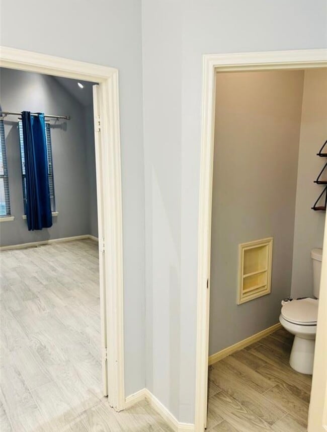 Building Photo - 9539 Still Cove Ln