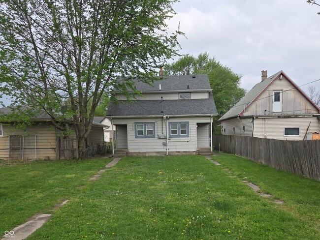 Building Photo - 1339 W Lee St