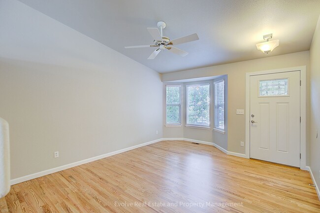 Building Photo - 9641 Cove Creek Dr