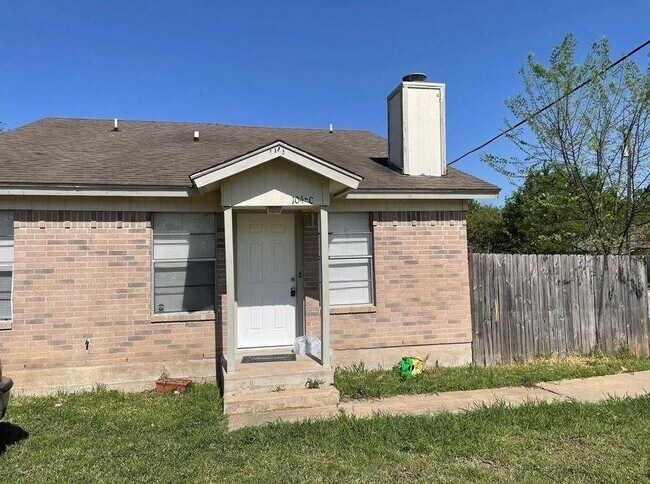 Primary Photo - 104 Jim Cage Ln