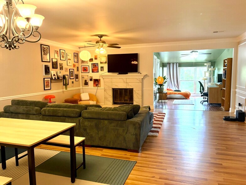 Building Photo - 1330 Poplar Pointe SE
