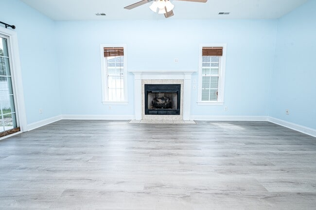 Building Photo - 2807 Walter Dr