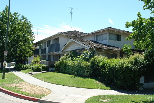 Primary Photo - 1420 Kingman Ave