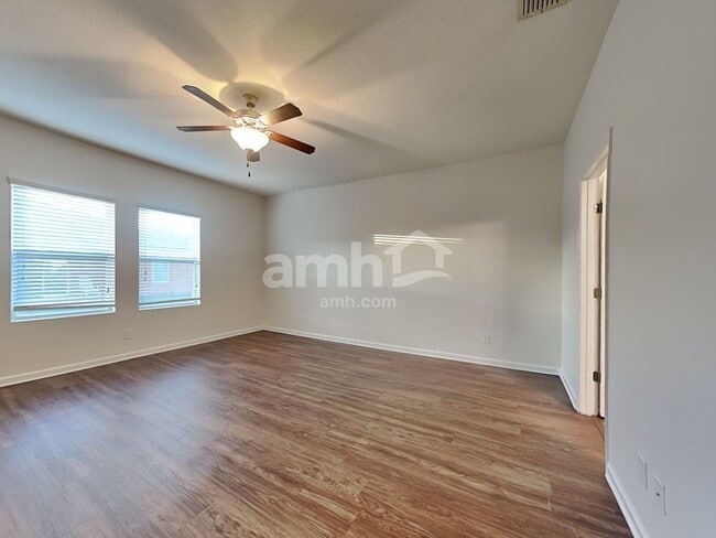 Building Photo - 4878 St James Ln