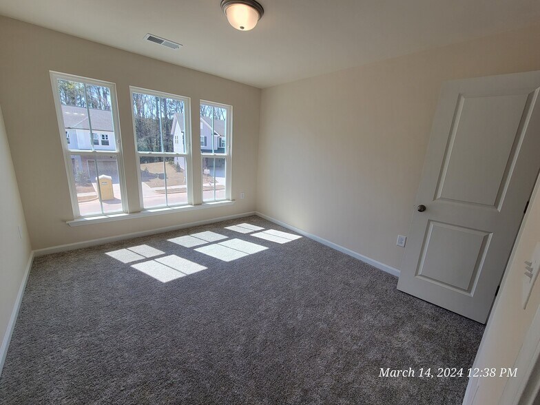 Building Photo - 424 Glen Clova Dr