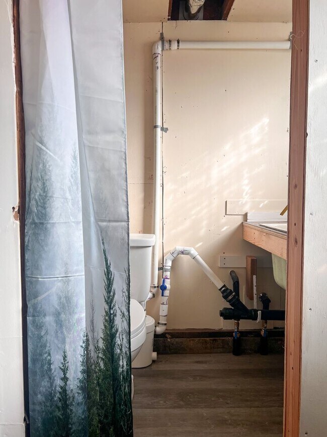 Building Photo - 1BD/1.5BA APT W/ GARAGE&YARD