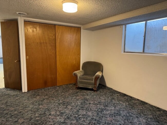 Building Photo - 2405 Sunset Dr