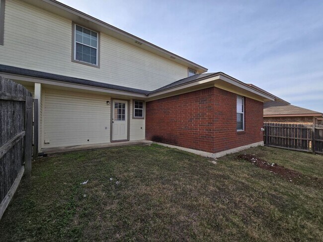 Building Photo - 4005 Nadine Dr