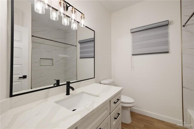 Building Photo - 18 S Peak Dr