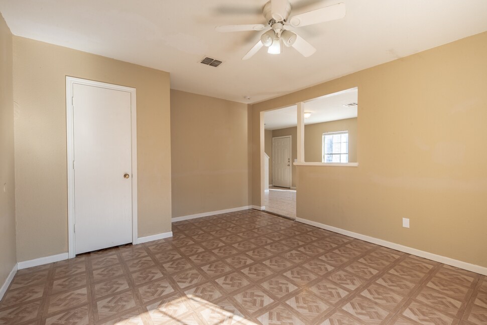 Building Photo - 7561 Windsor Oaks