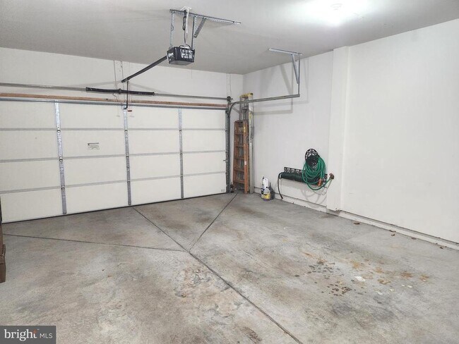 Building Photo - 20667 Golden Ridge Dr