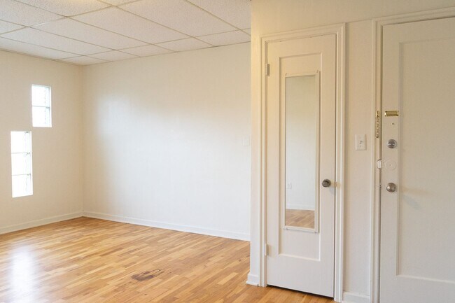 Building Photo - Finally, a Place That’s All Yours — Cozy Downtown 1bd/1bth Awaits!