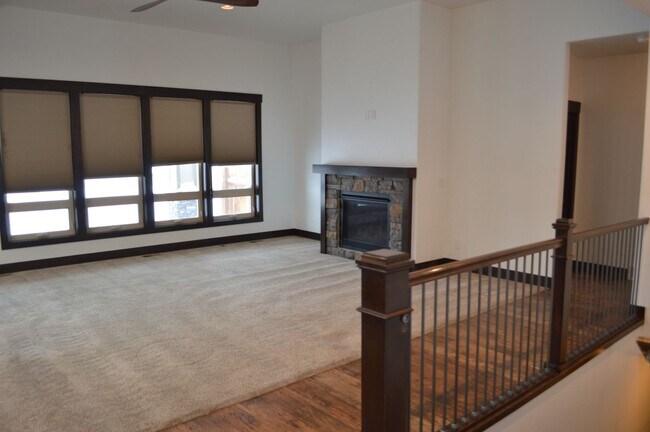 Building Photo - Stunning Westside Home
