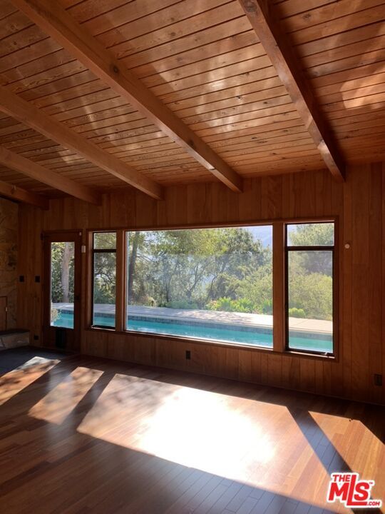 Building Photo - 21277 Entrada Rd