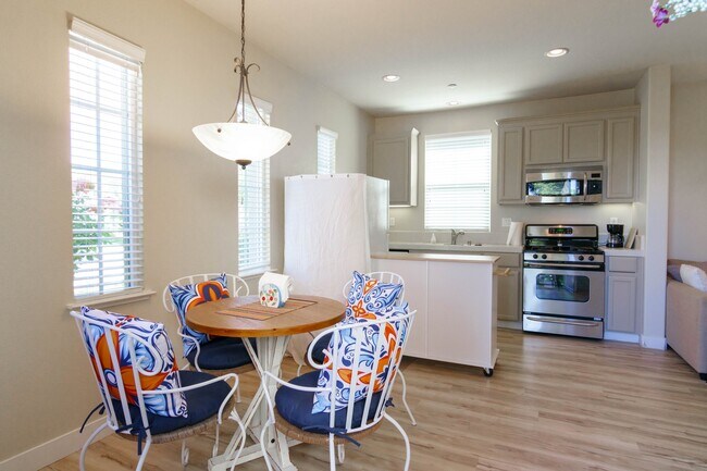 Building Photo - 171 Fennel Ct