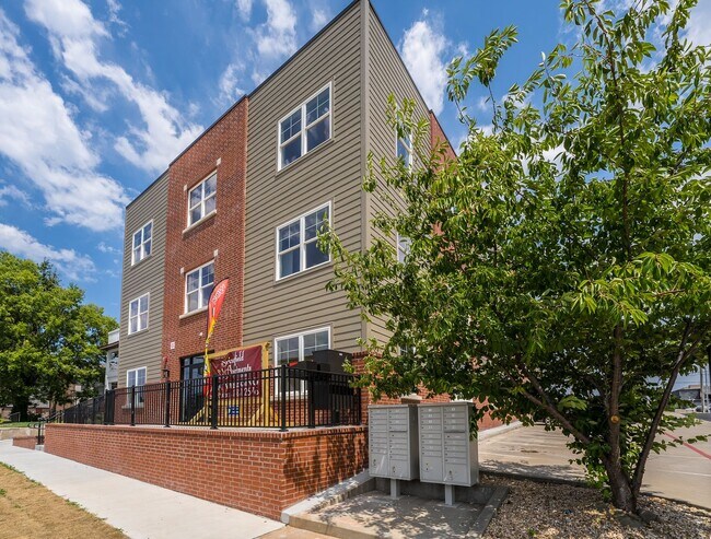 Building Photo - West Beverly Lofts - 304