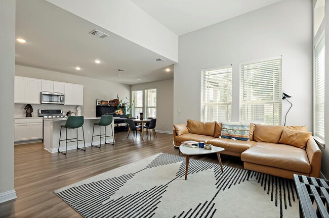 Building Photo - 8013 Lennon Dr