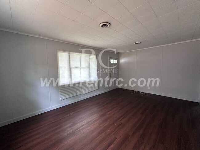 Building Photo - 1012 Giddings-